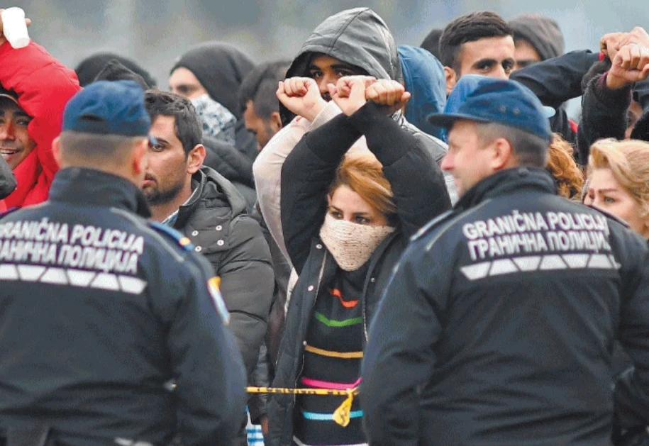 Immigrati, carovana di 25mila persone verso l'Italia: ecco la data dell'invasione