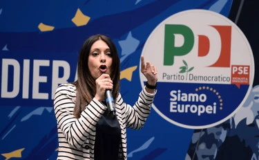 Pina Picierno attacca Conte: "Leader di un centro sociale". E a sinistra volano stracci