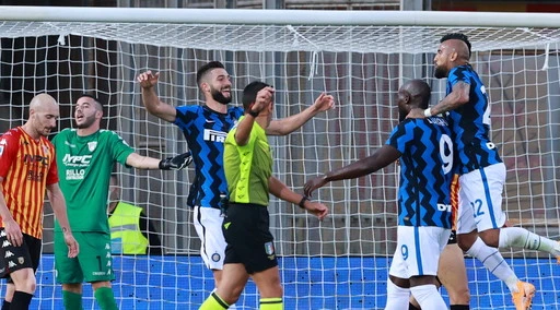 Serie A, l'Inter massacra il Benevento ma balla in difesa. Primi tre punti dello Spezia