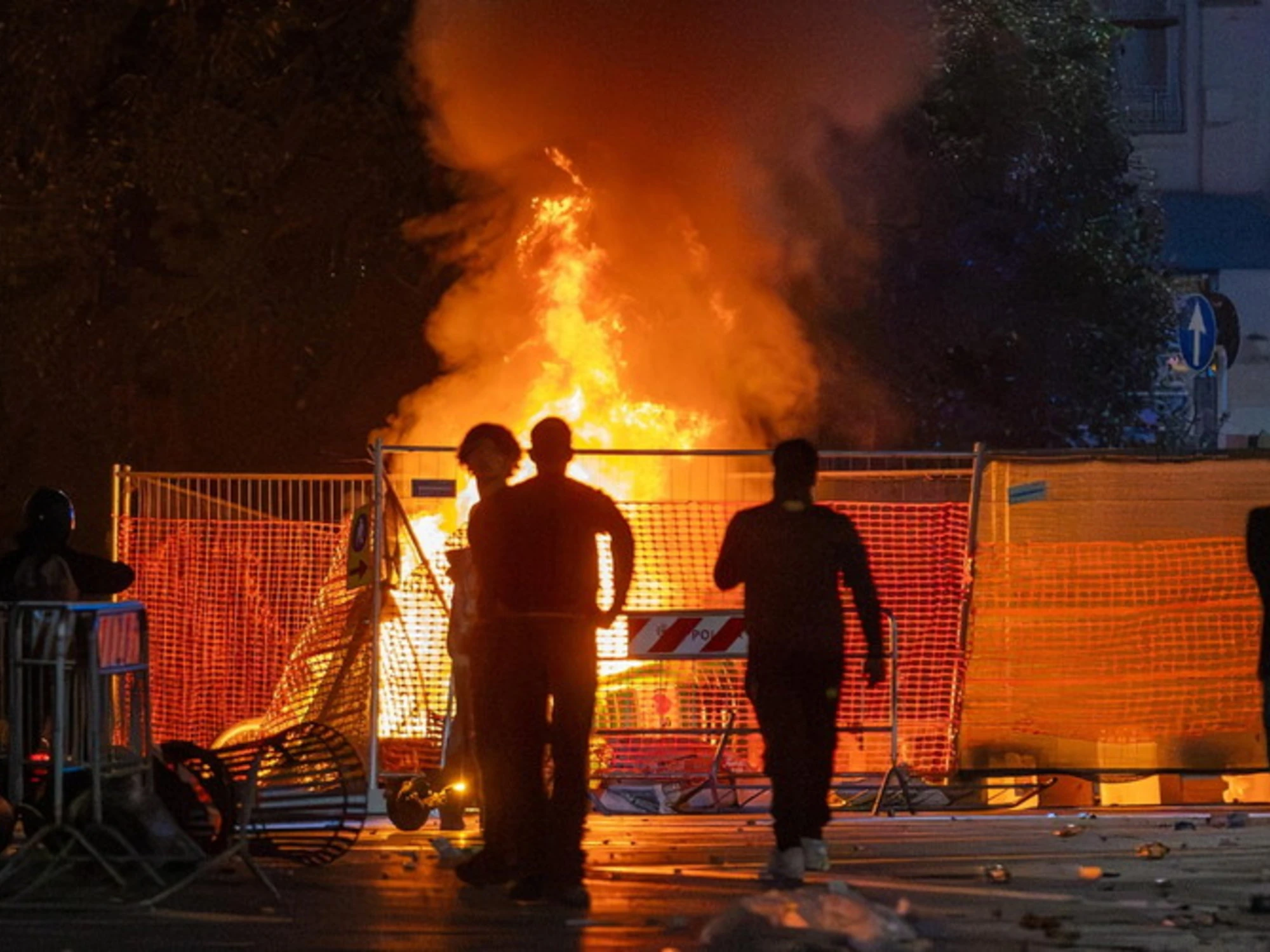 M1710, nei manuali incitano a sparare contro la polizia 