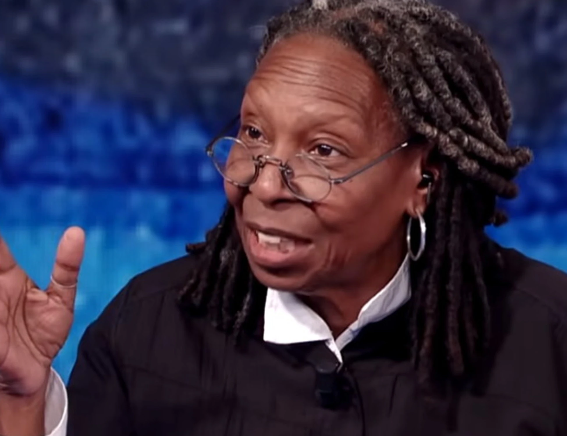 Whoopi Goldberg, la follia della sinistra: "Negli Usa si vive come in Iran"