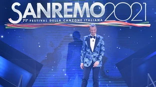 Sanremo 2021, Amadeus fuori controllo nella conferenza stampa finale: "Chiedetemi scusa", addio velenosissimo