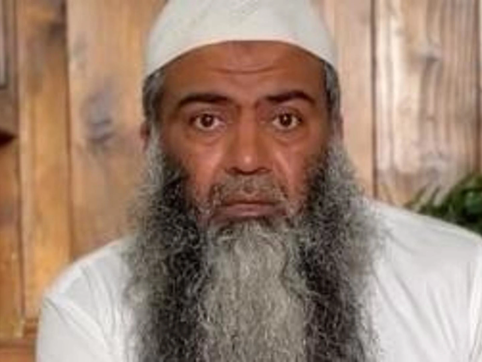 Zulfiqar Khan, l'imam espulso minaccia i giornalisti Mediaset: "Quei lupi rapaci..."