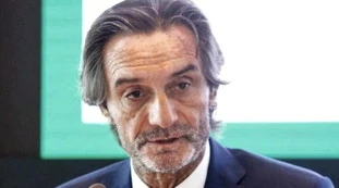 Lombardia, Attilio Fontana: "Ora siamo in zona arancione e riapriamo i negozi", ma il governo non ha ancora deciso
