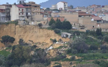 Niscemi, "peggio del Vajont": la frana non si ferma, scenari apocalittici