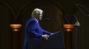 Trump, "con Putin ottimo, con l'Ucraina meno": una pietra tombale su Zelensky