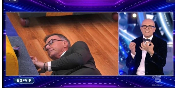Grande Fratello vip, primo bacio. Michele Cucuzza senza freni, "assalto" in diretta a Rita Rusic