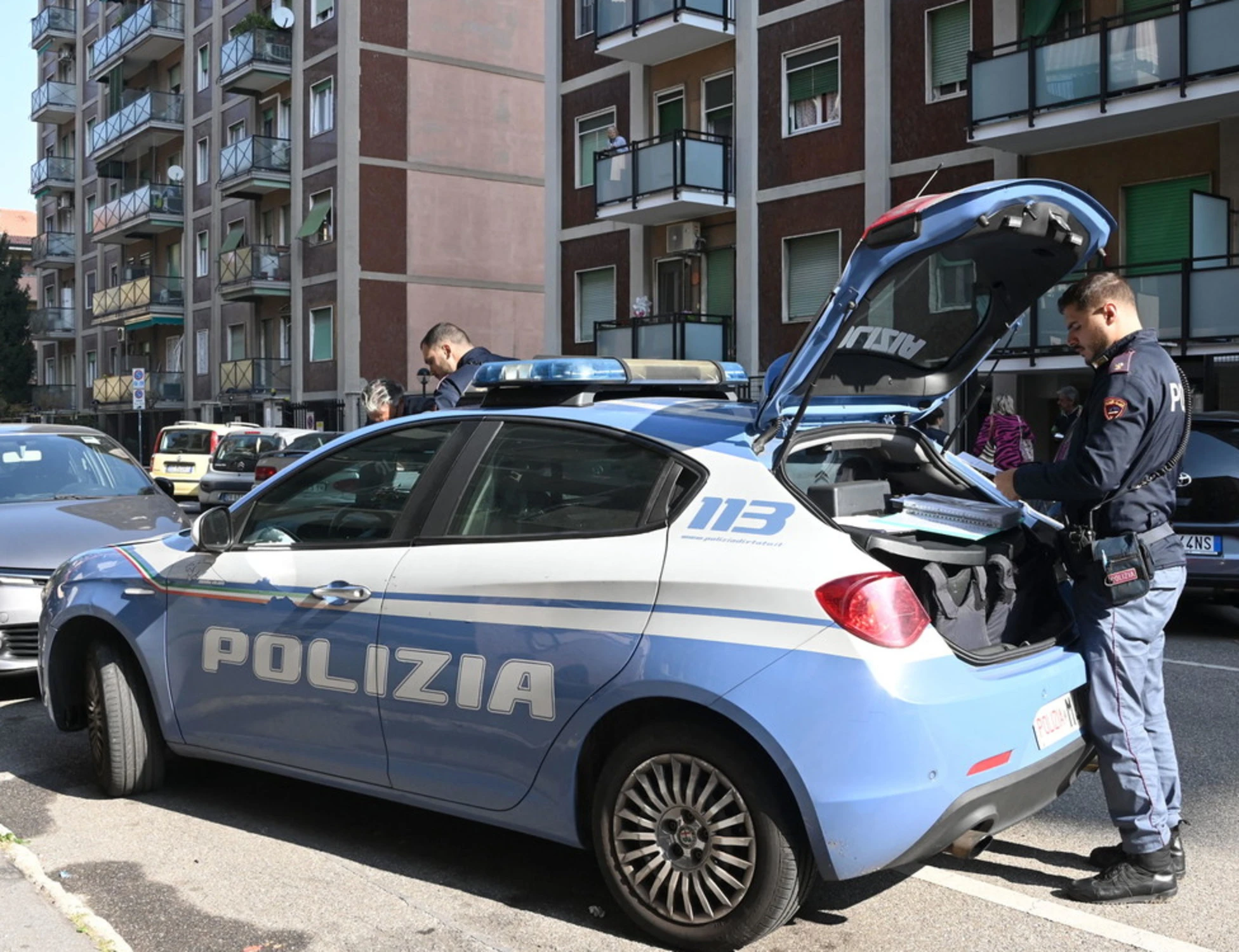 Sesto San Giovanni, 71enne si suicida durante lo sfratto: cosa ha scritto nel biglietto d'addio