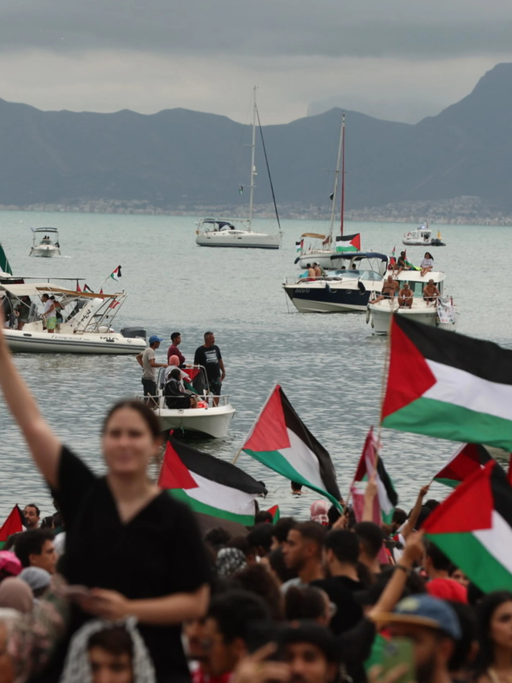 Flotilla, forzare il blocco navale? Cosa rischia chi è a bordo