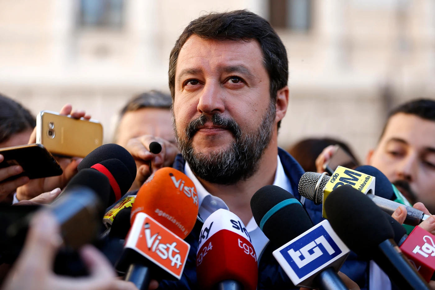 Chef Rubio insulta gli israeliani: "Esseri abominevoli". Matteo Salvini: "Riaprite i manicomi"