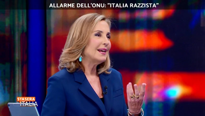 Stasera Italia, Barbara Palombelli stende Pierluigi Bersani sugli immigrati: "Non è che la sinistra...?"