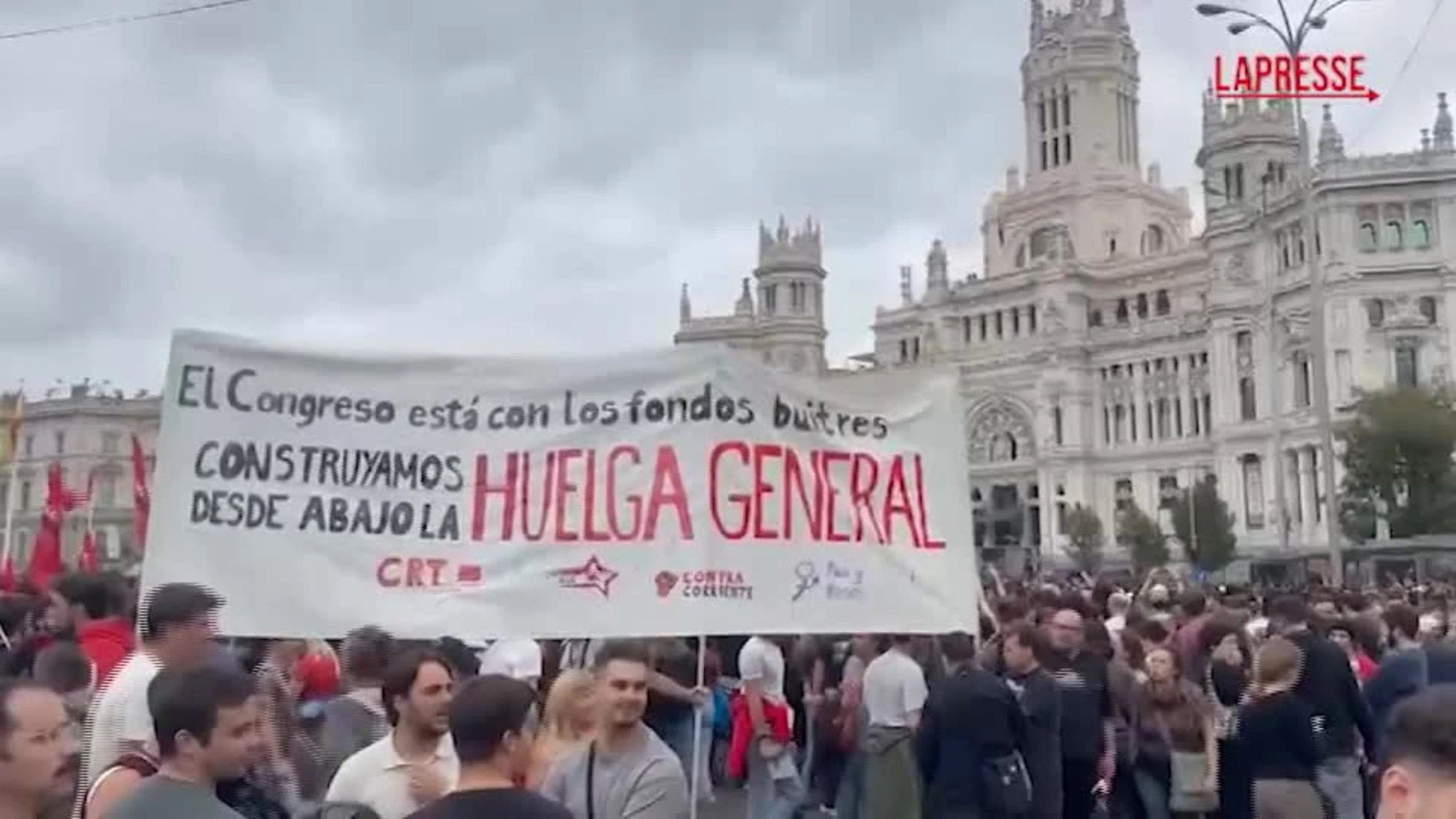 Spagna, a migliaia in piazza a Madrid per protestare contro la crisi abitativa