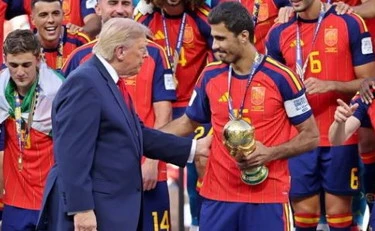 Spagna-Argentina, il gesto di Rodri per fregare Trump: scena mai vista alla premiazione di un mondiale