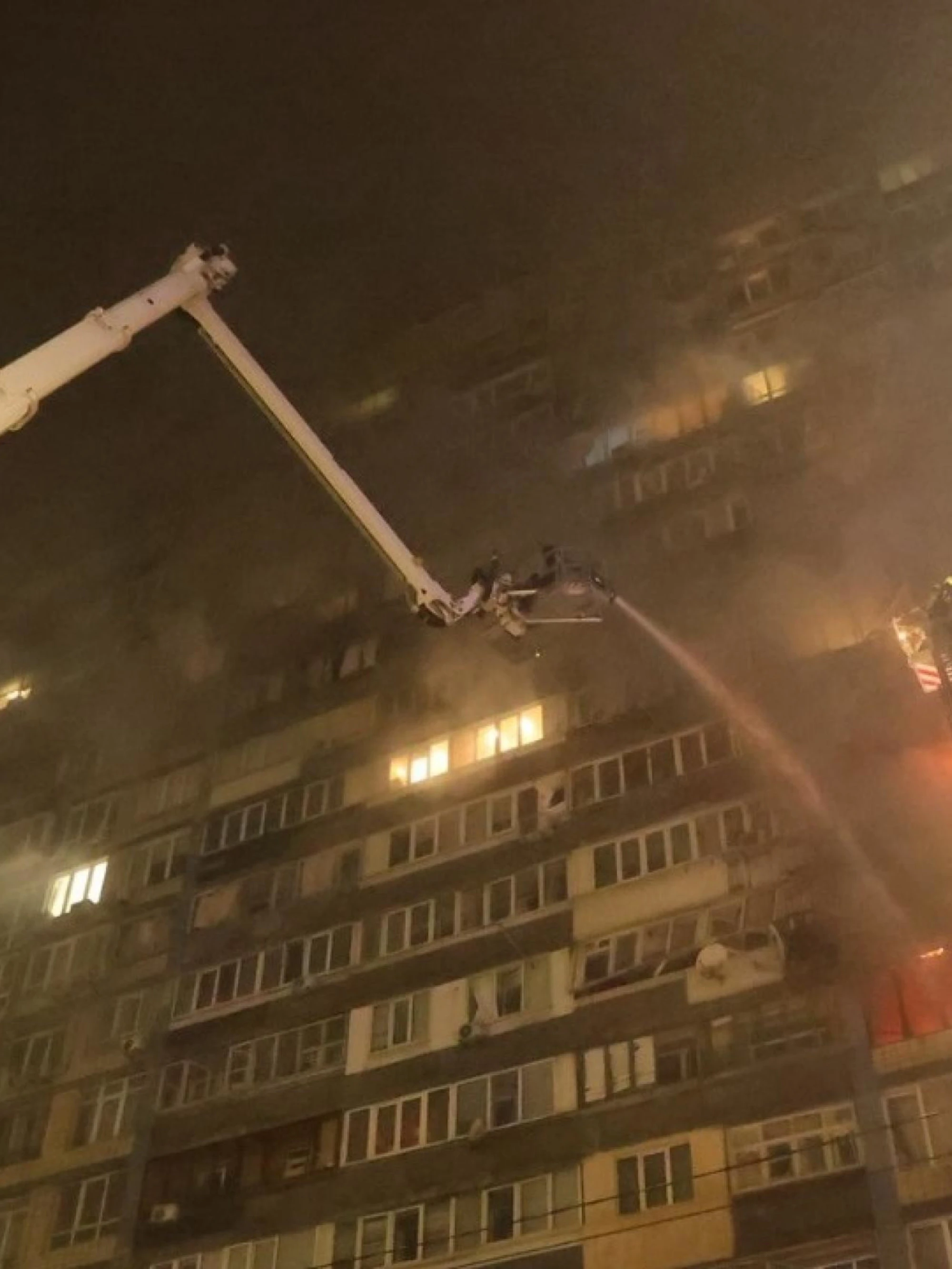 Ucraina, violentissimo attacco russo: 450 droni, 30 missili. E il Paese resta al buio