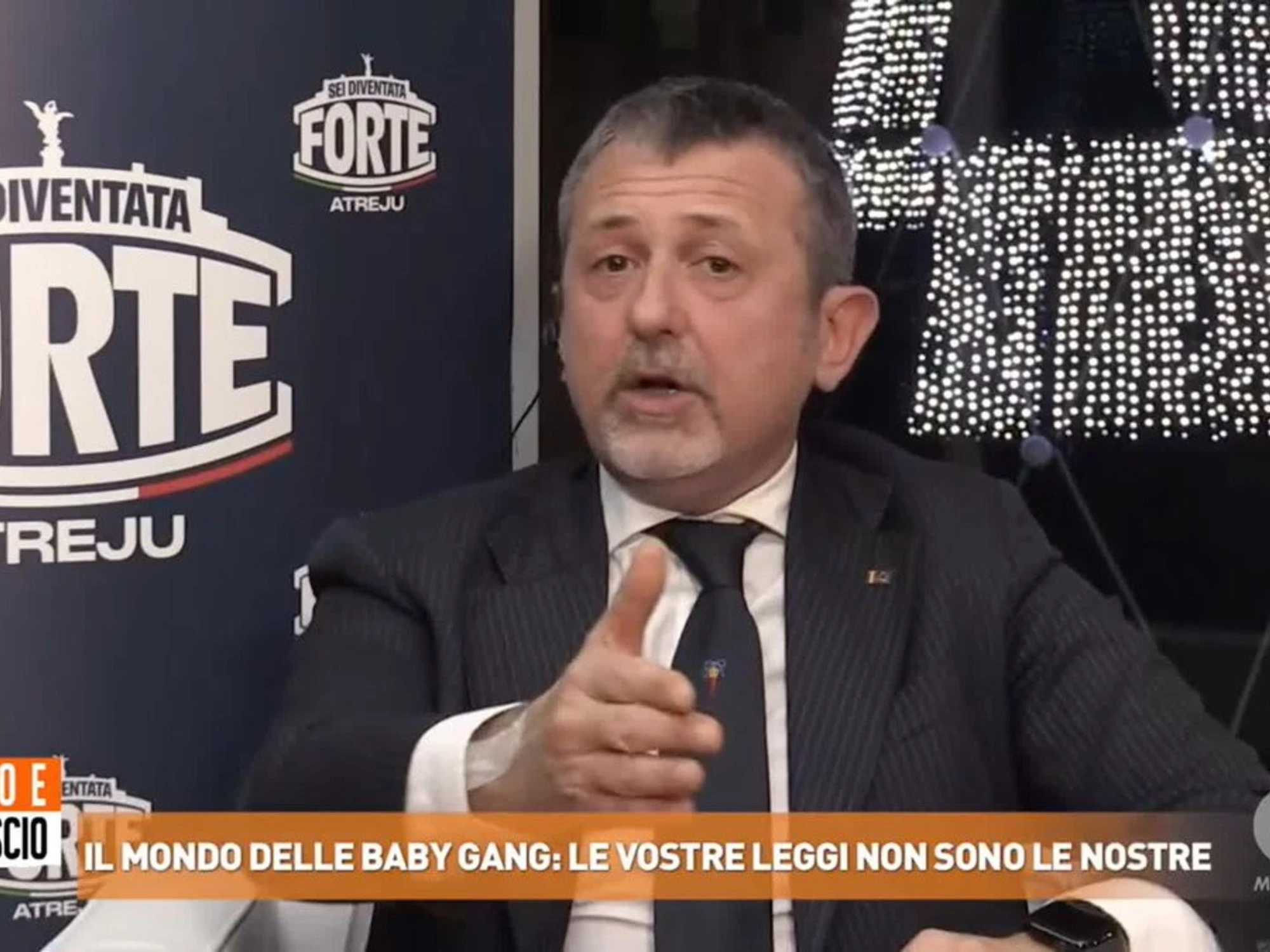 Dritto e Rovescio, "datti una calmata!": Delmastro affonda il maestrino rosso