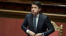 Giuseppe Conte, premier incoerente: "L'Ue faccia squadra". Ma ignora le opposizioni e il Parlamento