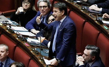 Conte attacca Meloni in Aula: "Caciara", ma lei lo smentisce in tempo record