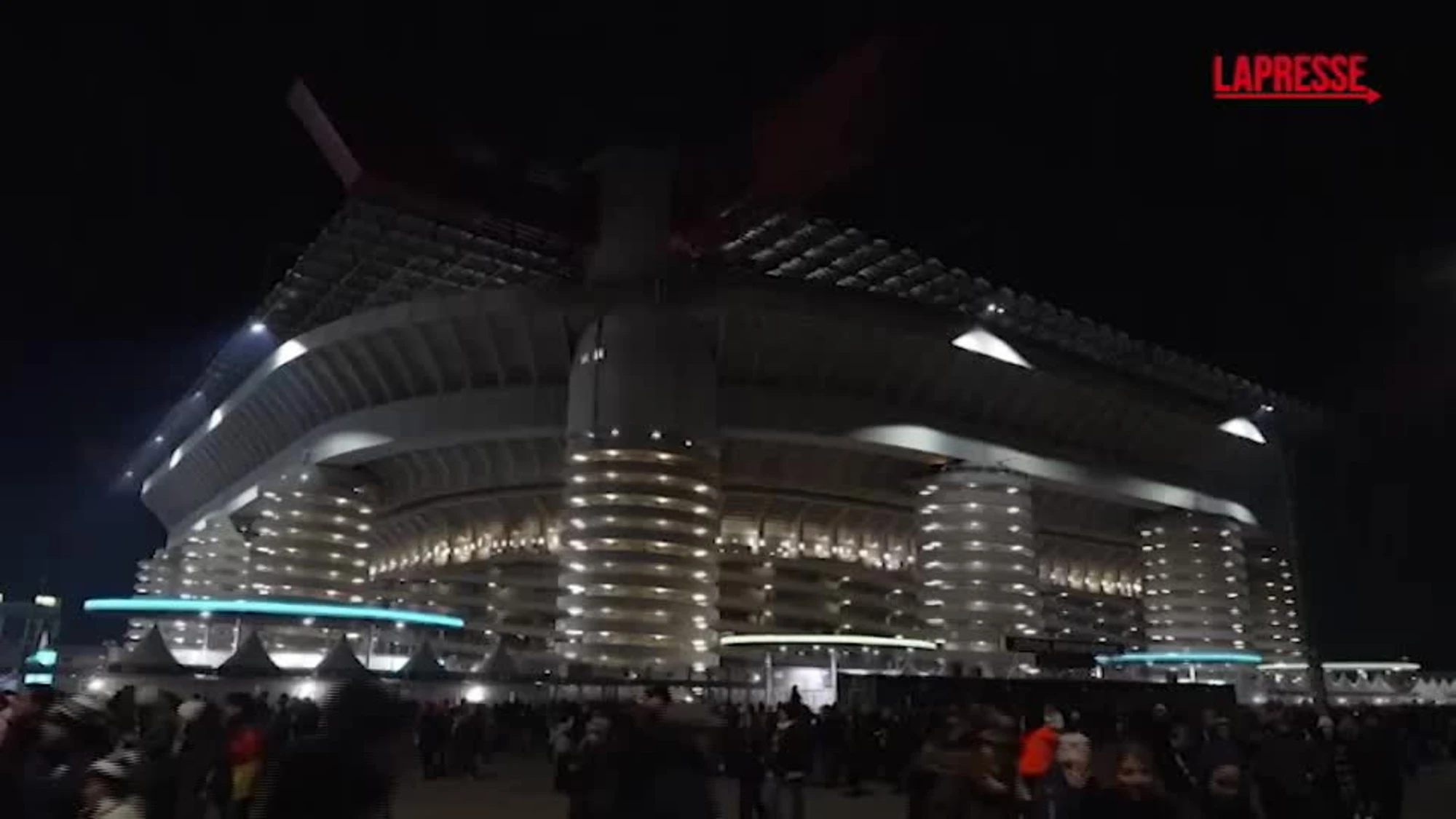 Milano-Cortina, le reazioni fuori da San Siro dopo la cerimonia di apertura