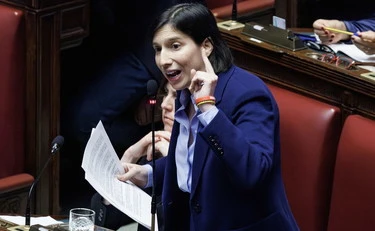 Elly Schlein, delirio anti-Meloni in aula: "Chi blocca gli i