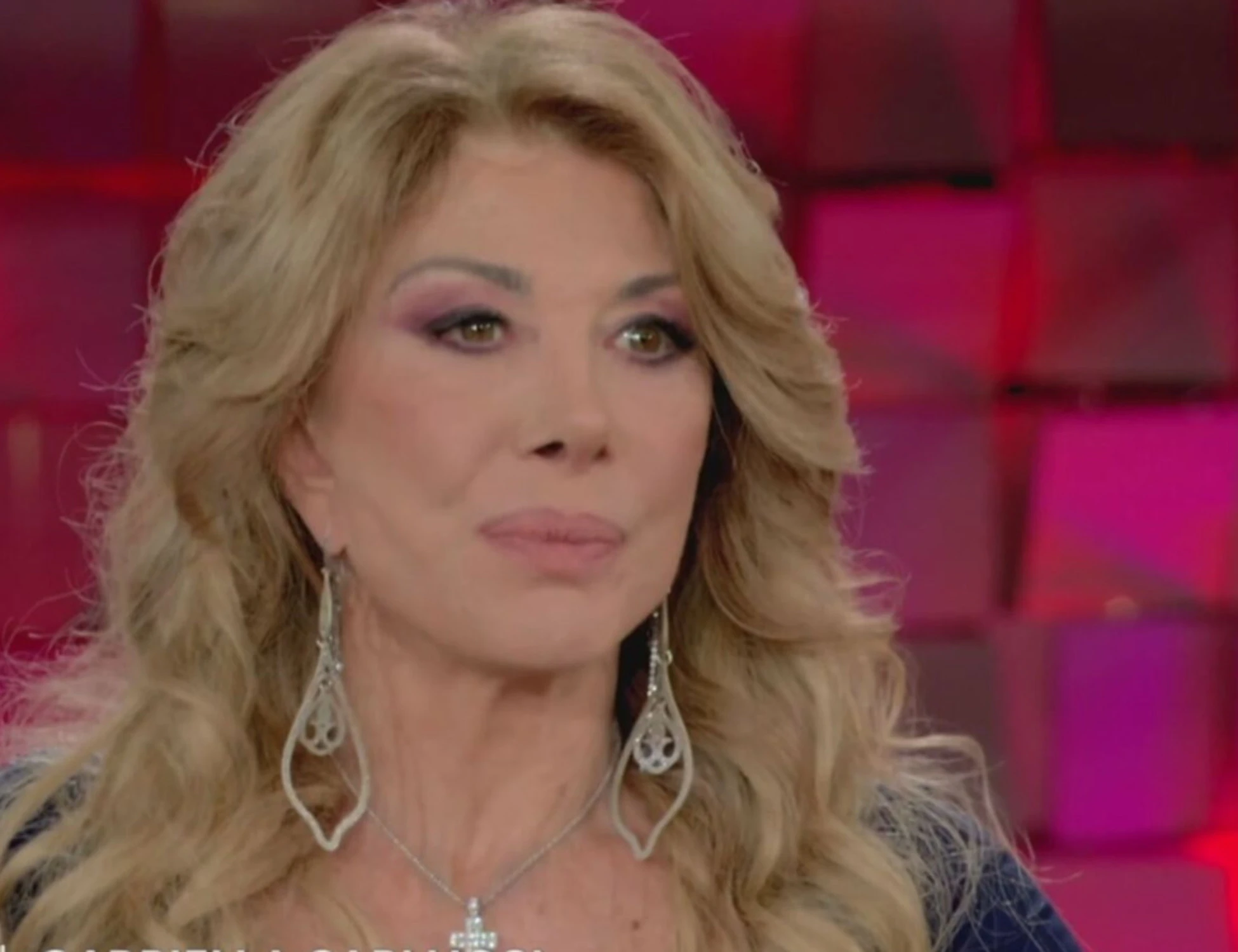 Gabriella Carlucci esalta Giorgia Meloni: "Sì per favore!", sinistra a pezzi