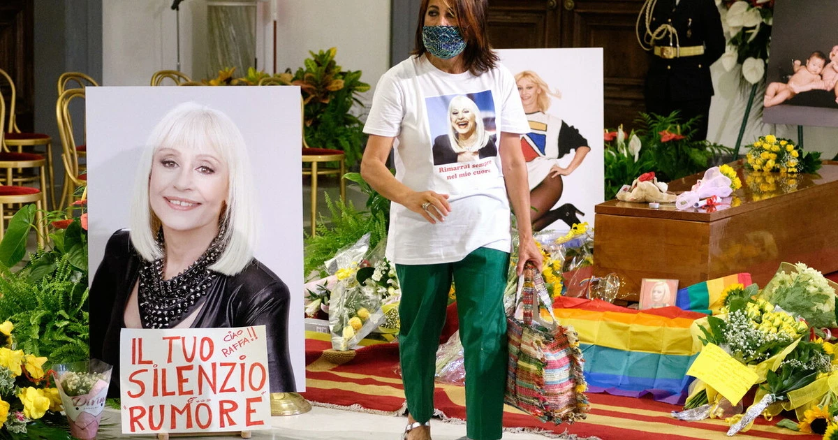 Raffalla Carrà, il dramma di Cristiano Malgioglio: "L'ultima telefonata e quelle parole. Ma non avevo capito", lacrime su Rai 1