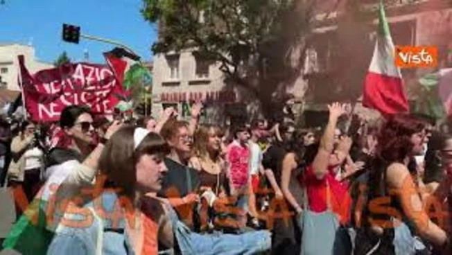 'Siamo tutti antifascisti', il coro alla corteo per il 25 aprile a Roma