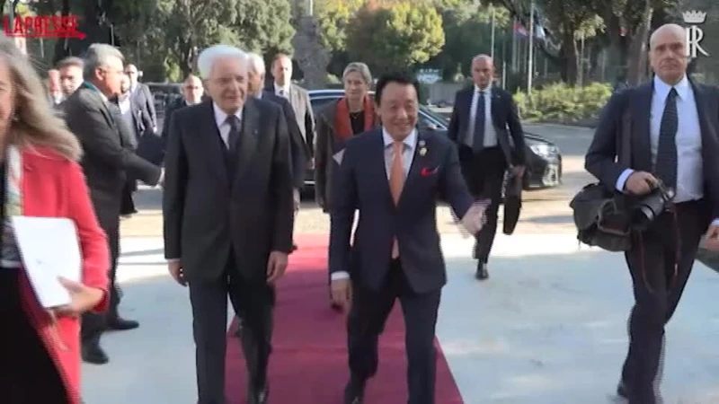 https://media.liberoquotidiano.it/iauAOhnbTa5gHV8oT_cQhpBxgVYYECMB04xcsf27me4/width:800/quality:90/aW1hZ2VzLzIwMjUvMTAvMTYvMTAxMTI5NzQ2LTEwY2UzMmI5LTk1YTAtNGNkMi1iZDhjLWM5ZWIwYzdmN2ZkMC5qcGc.webp