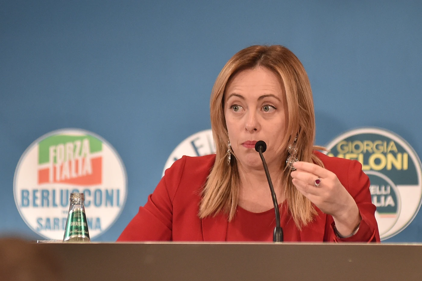 Giorgia Meloni zittisce Cesare Battisti: "Vuole uno sconto di pena?", come lo massacra