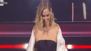 Chiara Ferragni sul palco? Incredibile, ma vero: Selvaggia Lucarelli...