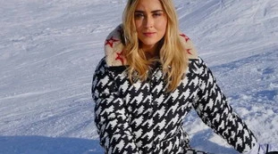 Valentina Ferragni, rovinosa caduta sugli sci: "Frattura al coccige", le sue condizioni