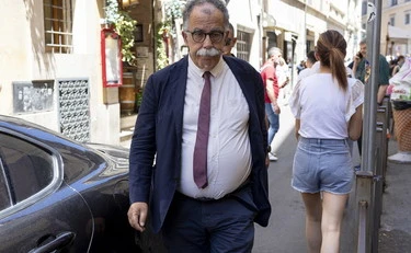 Castellamare di Stabia, comune sciolto per Camorra. L'ex sindaco attacca Schlein e Ruotolo