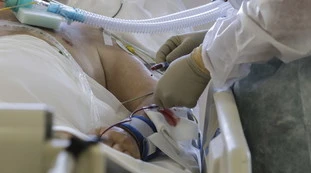 Coronavirus, bollettino 4 luglio: 808 nuovi casi e 12 morti. "Ma preoccupano le nuove varianti"