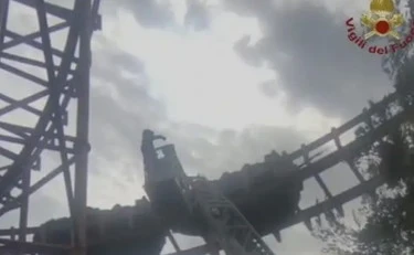 V Cinecittà World v Rimu obtičali ljudje na gorskih železnicah