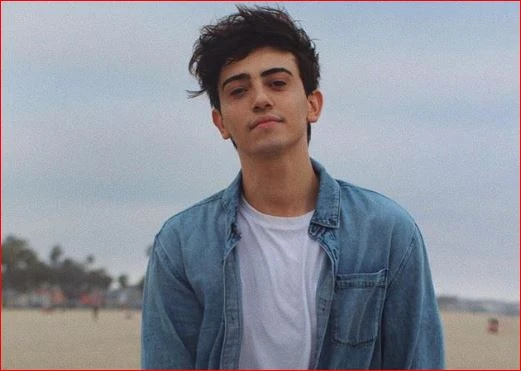 X Factor, Michele Bravi dopo l'accusa di omicidio stradale tornerà a cantare. Ecco dove