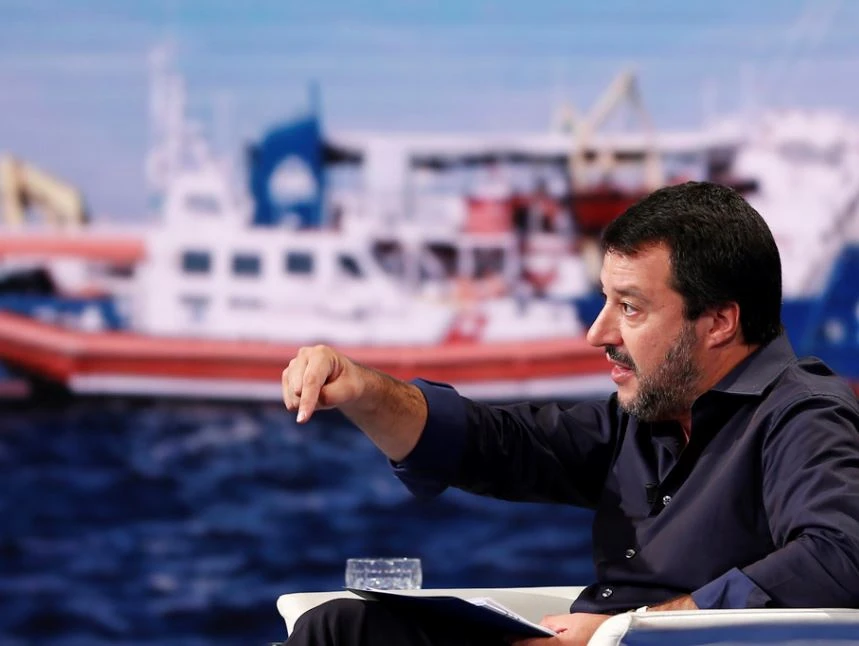 Lifeline, la nave Ong forza il divieto: sequestrata dalla GdF. Matteo Salvini: "Avete sbagliato ministro"
