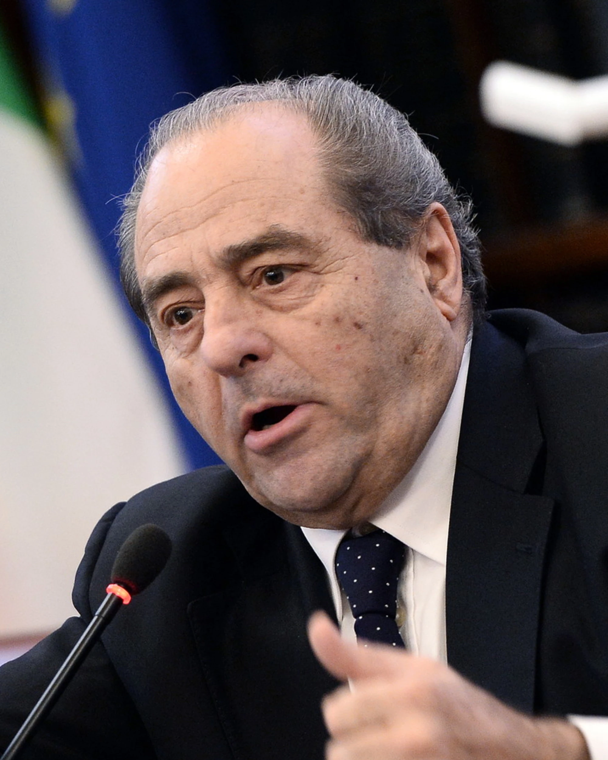 Le Pen, da Antonio Di Pietro uno schiaffo alla sinistra: "Arrestateci tutti"