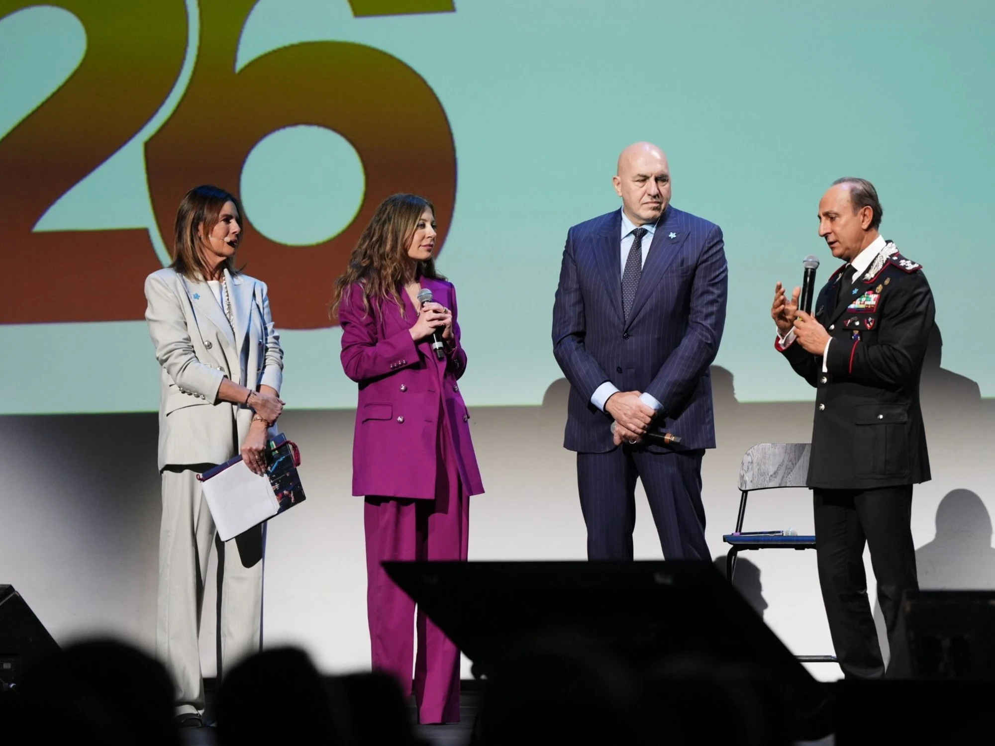 Calendario Storico dei Carabinieri 2026,  il contributo dell’artista Valeno e degli scrittori de Giovanni,  Cazzullo e Lugli