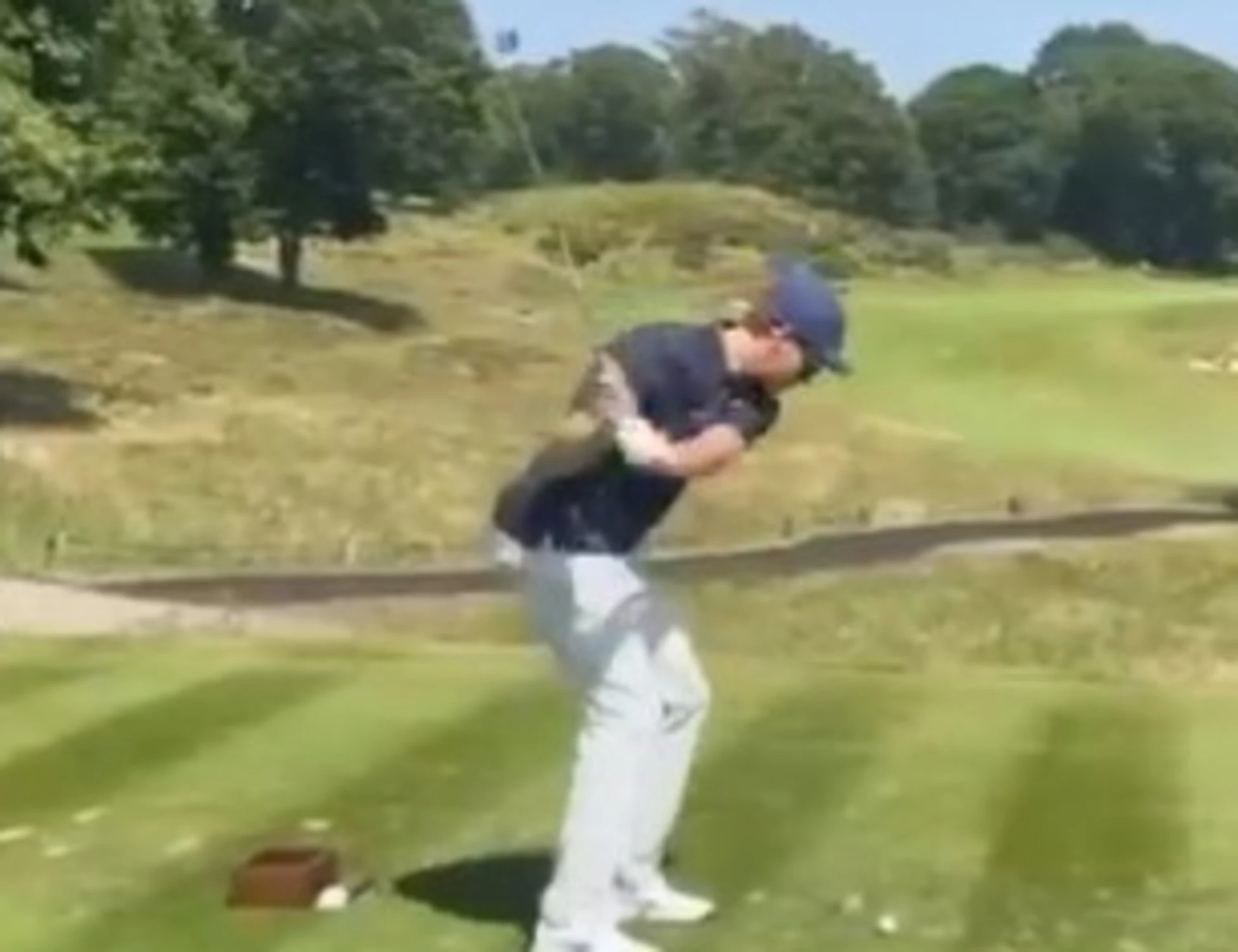 Jannik Sinner gioca a golf, risultati deprimenti: deriso in video