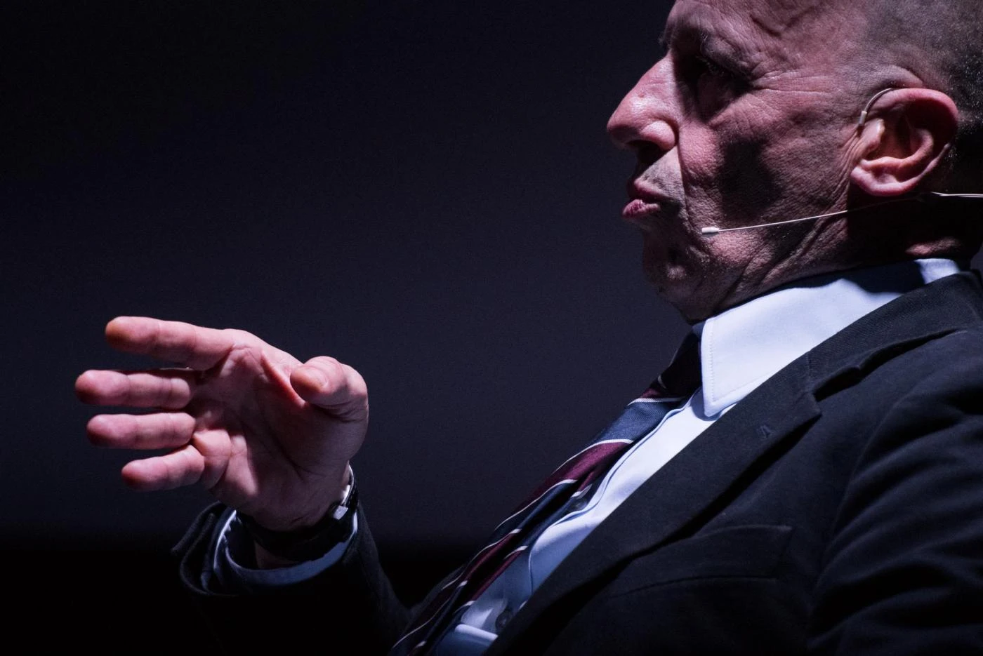 Alessandro Sallusti e il motivo per cui l'Europa non conta nulla: "Le nostre armi? Ong e sardine"