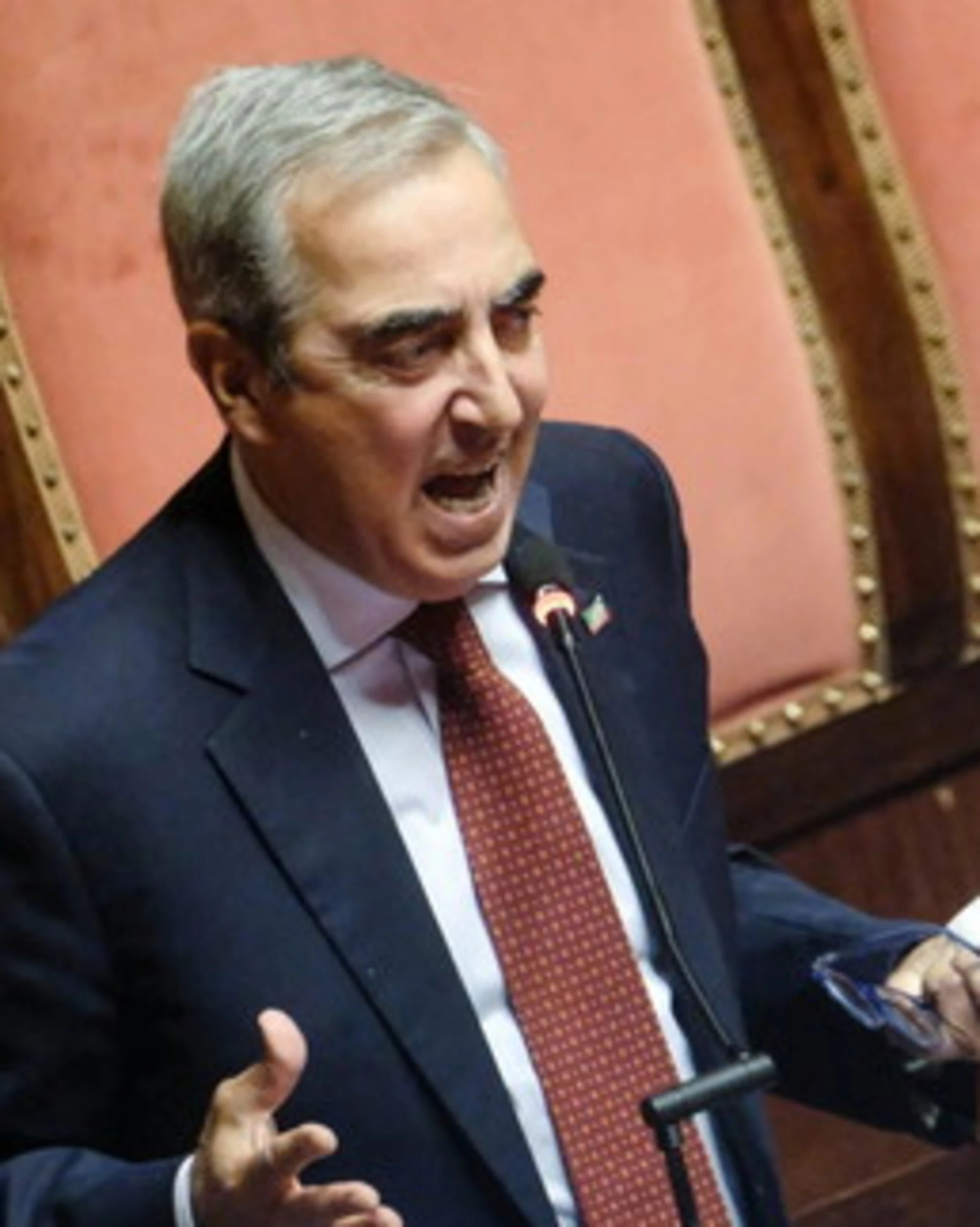 Hannoun, Gasparri spiana Schlein e Pd: "Giusto uccidere i collaborazionisti? E voi applaudite..."
