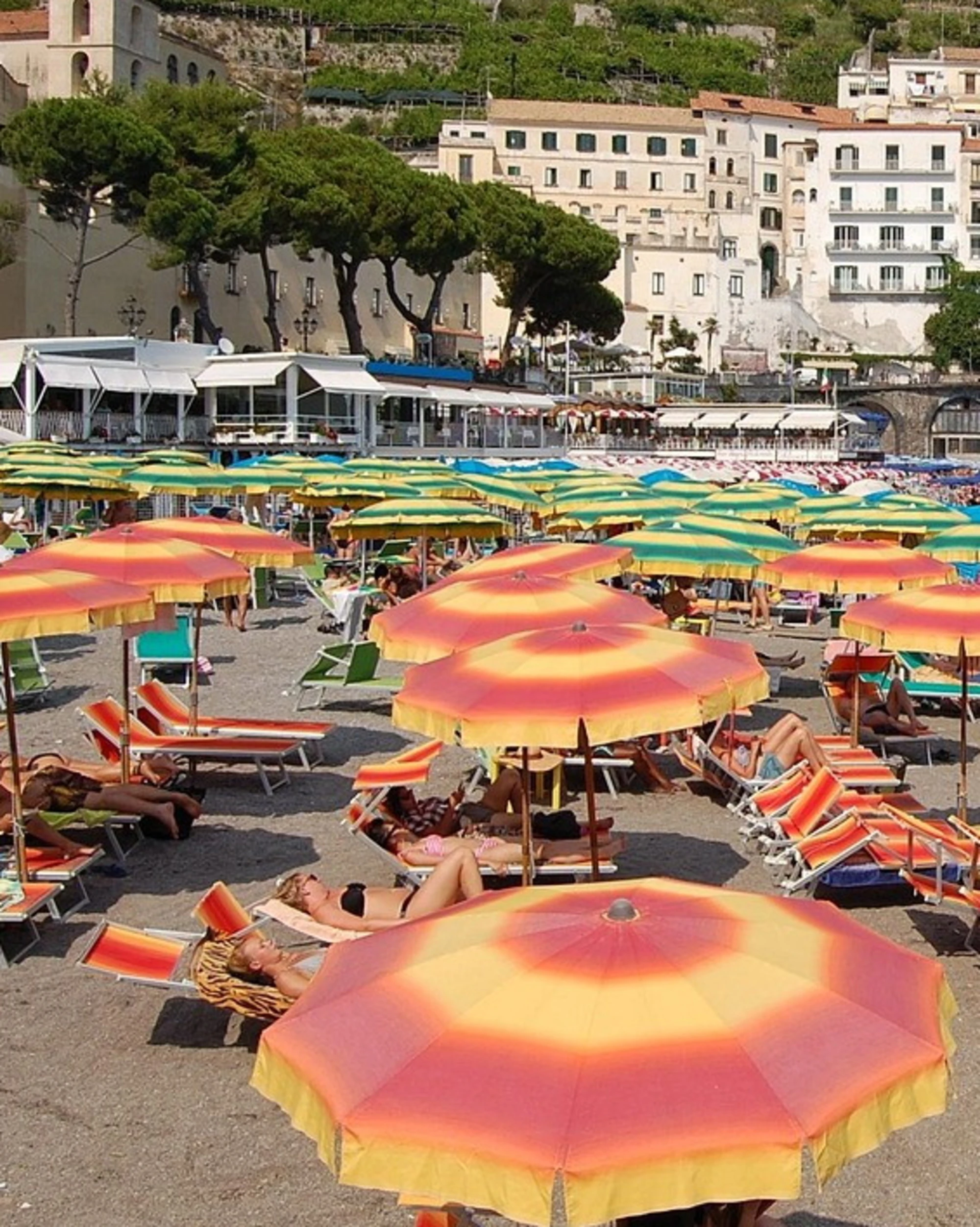 Estate, "mai nudi sulla sabbia". cosa si rischia in spiaggia al mare