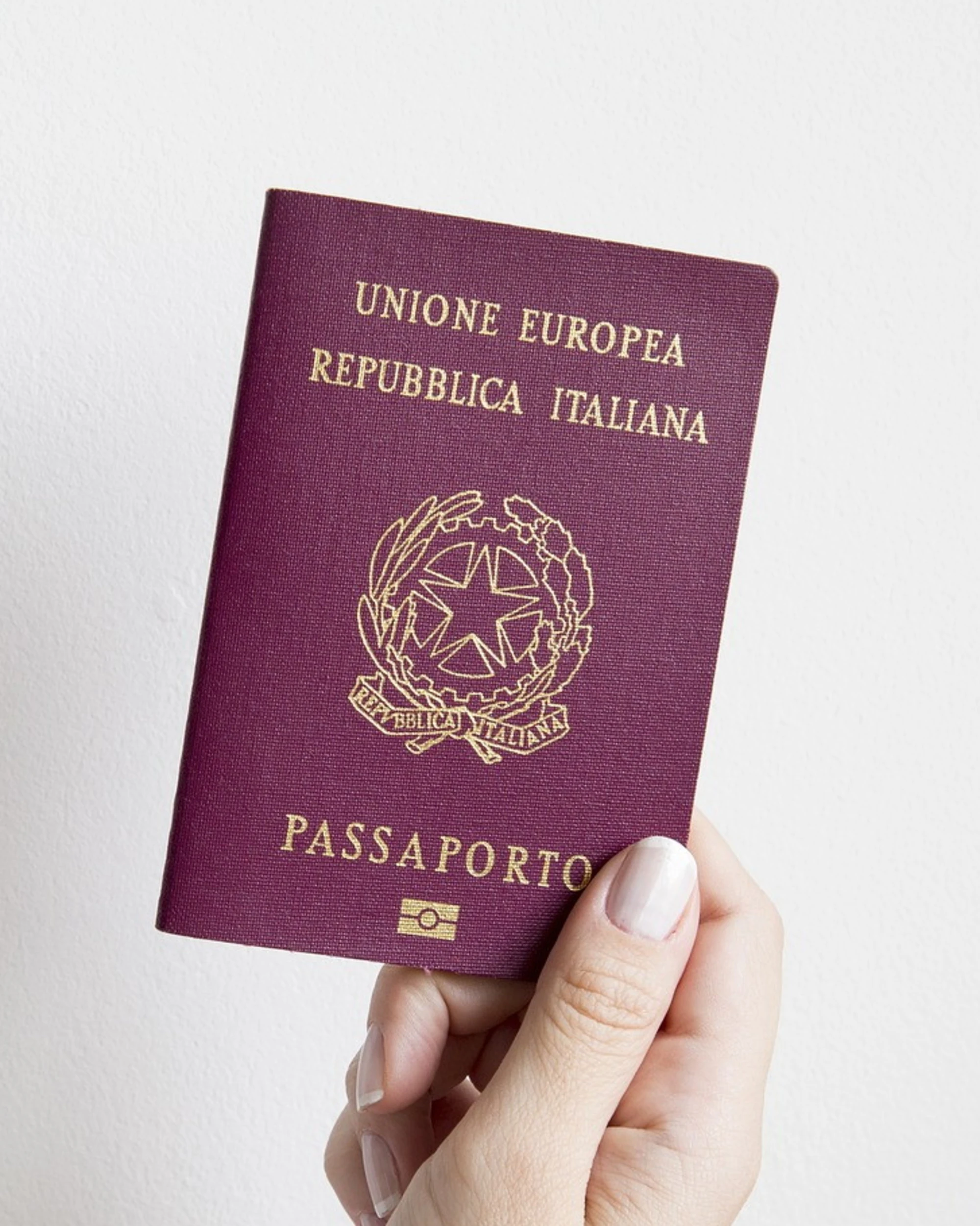 Passaporto, addio timbri: dal 12 ottobre cambia tutto