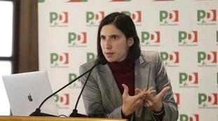 Elly Schlein fuori controllo con il giornalista: "Ascolti..."