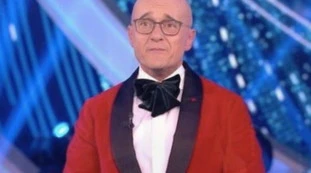 Grande Fratello Vip, una Alfonso Signorini mai visto: "Non so come dirvelo, ne ho viste tante...", lacrime in diretta tv