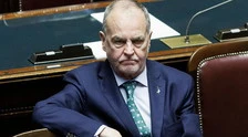 Roberto Calderoli, al Senato con gli elefanti: incredibile in aula