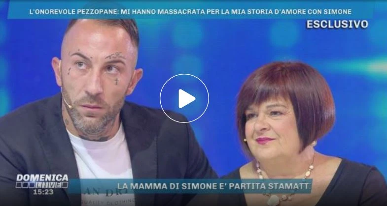 Domenica live, il gesto estremo di Stefania Pezzopane dalla D'Urso: "Dicono che Simone mi sfrutti, ma..."