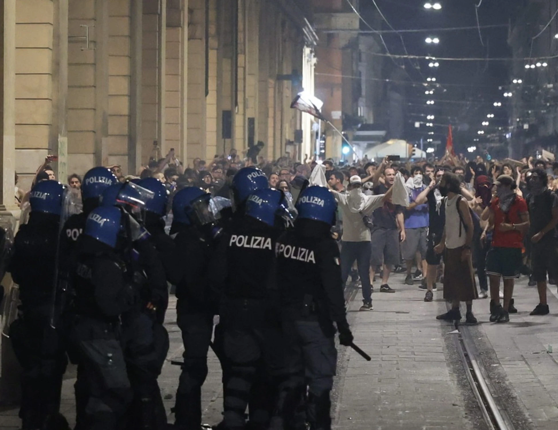 Fakir, "bollettino di guerra a Bologna": violenza antagonista, 56 i poliziotti feriti