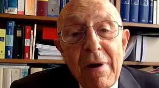 Sabino Cassese, lo sfregio del Fatto Quotidiano: dipinto come un fenomeno da baraccone perché contesta Giuseppe Conte