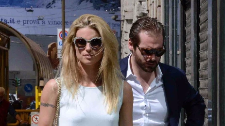Michelle Hunziker braccata dai paparazzi, ovunque: "C'è una talpa". Il sospetto velenoso su un familiare strettissimo