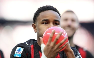 Milan, tutto facile: tris al Verona, si sblocca anche Nkunku